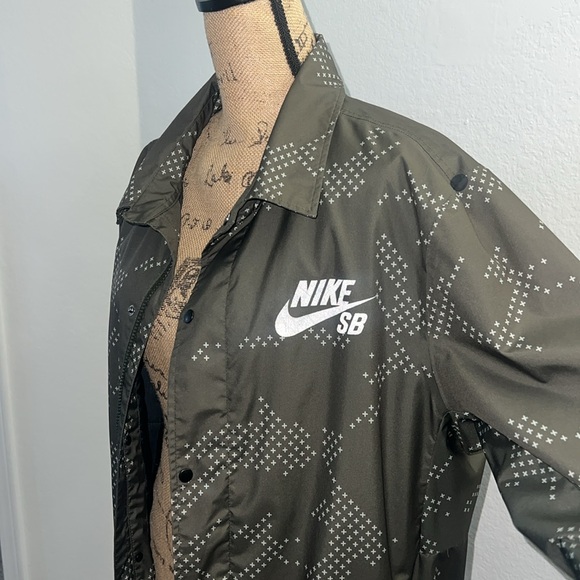 NIKE SB ASSISTANT CAMO SNOWBOARD OUTDOOR JACKET - Picture 3 of 11